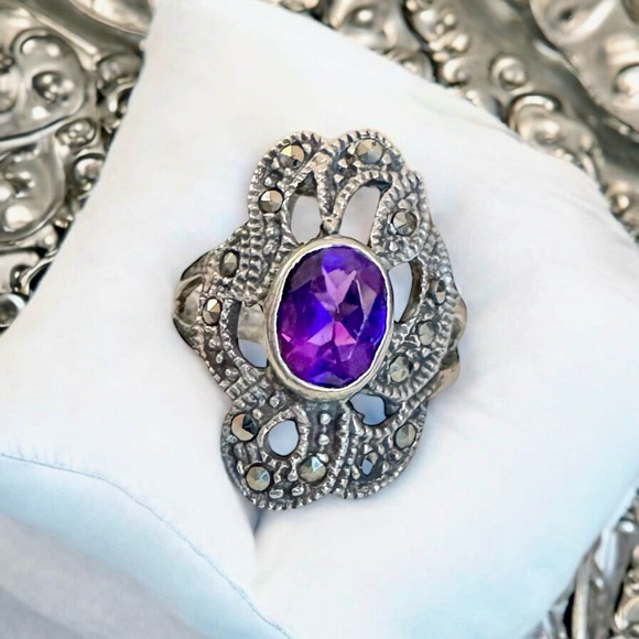 Sterling Silver Amethyst & Marcasite Ring (6.25) - Picture 6 of 12